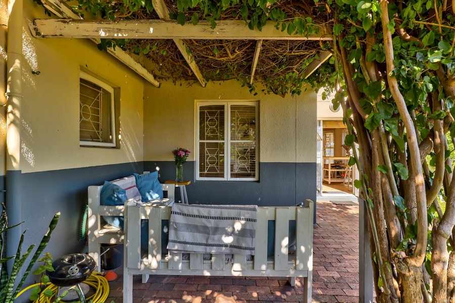 1 Bedroom Property for Sale in Vredehoek Western Cape